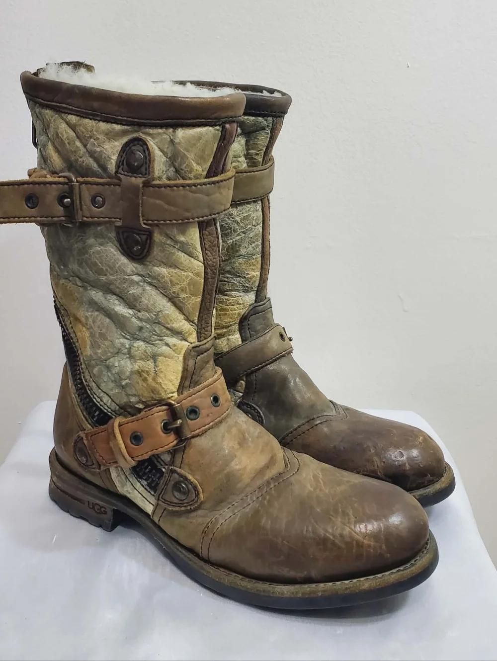 UGG Green Leather Shearling-Lined Mid Boots 7 - Picture 4 of 14